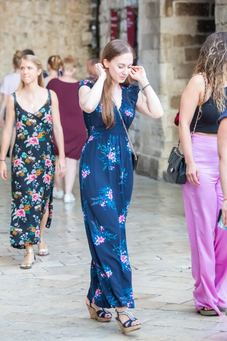 LJETNA MODA NA STRADUNU: Dubrovčanke znaju kako se nose ženstvene kombinacije