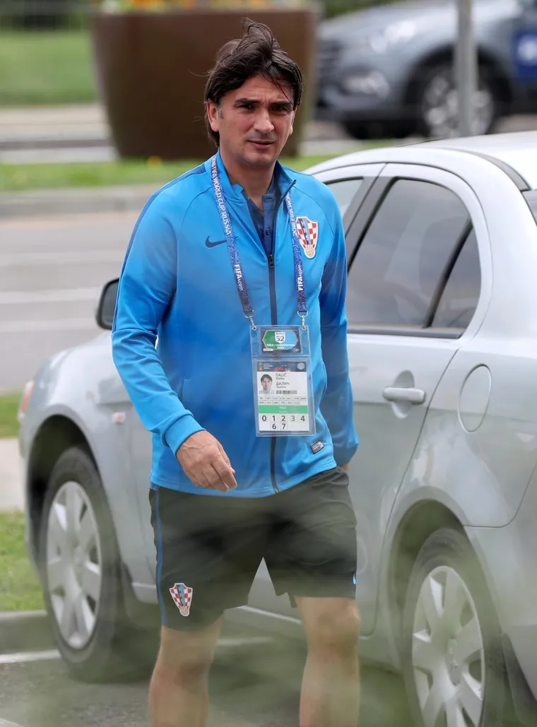 U &scaron;etnji ispred hotela viđen je i izbornik Zlatko Dalić.