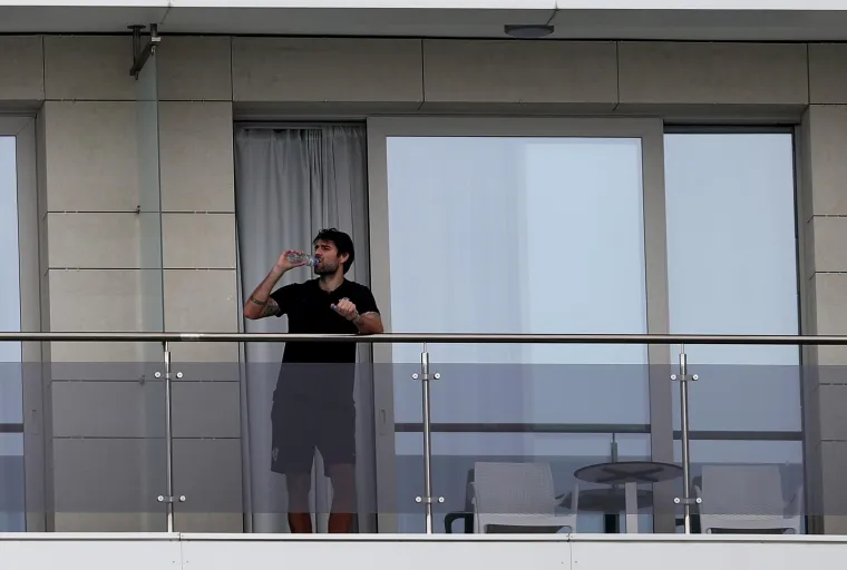 Zanimljivi trenuci na balkonu hotela Vatrenih u Sočiju.  Dva dana uoči utakmice ove generacije Vatrenih, u na&scaron;em taboru vlada opu&scaron;tena atmosfera.