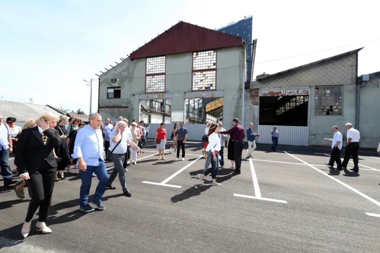 Gradonačelnik Bandić otvorio novo parkirali&scaron;te u biv&scaron;oj tvornici Gredelj