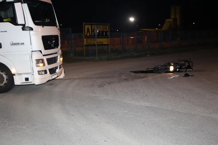 Stravična nesreća u Požegi: Otac dvoje djece motorom se zabio u &scaron;leper i poginuo na mjestu