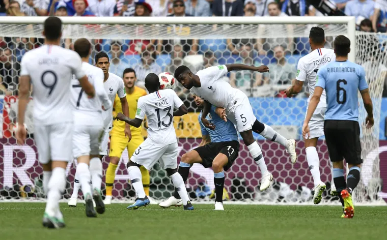 U 16 sati krenuo je prvi četvrtfinalni susret na Svjetskom prvenstvu u Rusiji. Na stadionu Nižnji Novgorod igraju Urugvaj i Francuska. Sudac utakmice je Argentinac Nestor Pitana