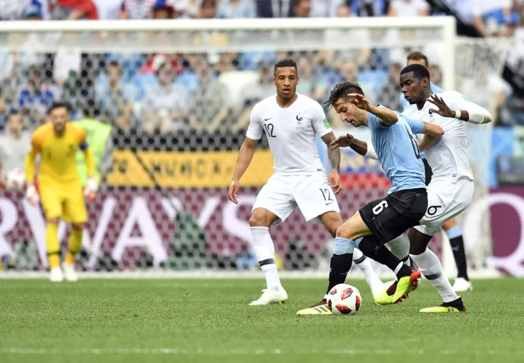 U 16 sati krenuo je prvi četvrtfinalni susret na Svjetskom prvenstvu u Rusiji. Na stadionu Nižnji Novgorod igraju Urugvaj i Francuska. Sudac utakmice je Argentinac Nestor Pitana