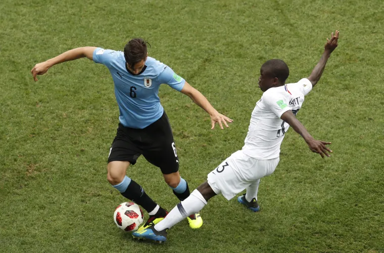 U 16 sati krenuo je prvi četvrtfinalni susret na Svjetskom prvenstvu u Rusiji. Na stadionu Nižnji Novgorod igraju Urugvaj i Francuska. Sudac utakmice je Argentinac Nestor Pitana