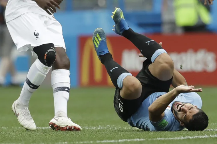 U 16 sati krenuo je prvi četvrtfinalni susret na Svjetskom prvenstvu u Rusiji. Na stadionu Nižnji Novgorod igraju Urugvaj i Francuska. Sudac utakmice je Argentinac Nestor Pitana
