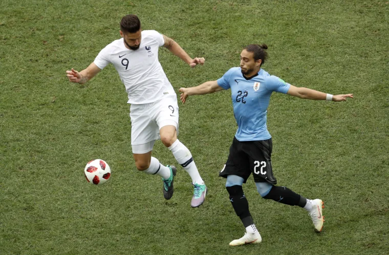 U 16 sati krenuo je prvi četvrtfinalni susret na Svjetskom prvenstvu u Rusiji. Na stadionu Nižnji Novgorod igraju Urugvaj i Francuska. Sudac utakmice je Argentinac Nestor Pitana