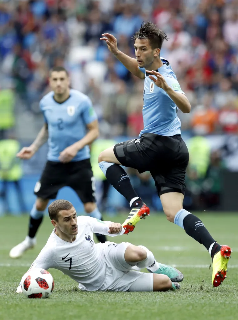 U 16 sati krenuo je prvi četvrtfinalni susret na Svjetskom prvenstvu u Rusiji. Na stadionu Nižnji Novgorod igraju Urugvaj i Francuska. Sudac utakmice je Argentinac Nestor Pitana