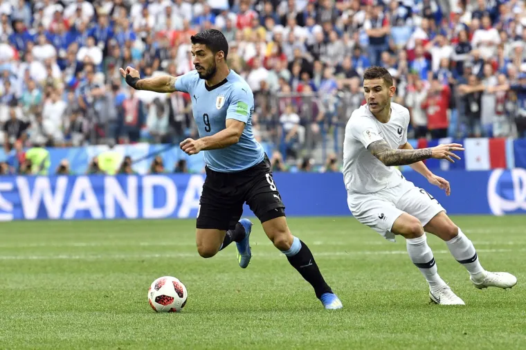 U 16 sati krenuo je prvi četvrtfinalni susret na Svjetskom prvenstvu u Rusiji. Na stadionu Nižnji Novgorod igraju Urugvaj i Francuska. Sudac utakmice je Argentinac Nestor Pitana