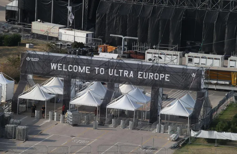 SPLIT - mnogobrojni posjetitelji pristižu pred stadion Poljud gdje večeras počinje prvi dan Ultra Europe festivala.