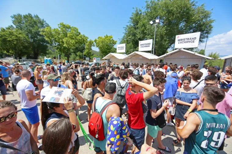 SPLIT - mnogobrojni posjetitelji pristižu pred stadion Poljud gdje večeras počinje prvi dan Ultra Europe festivala.