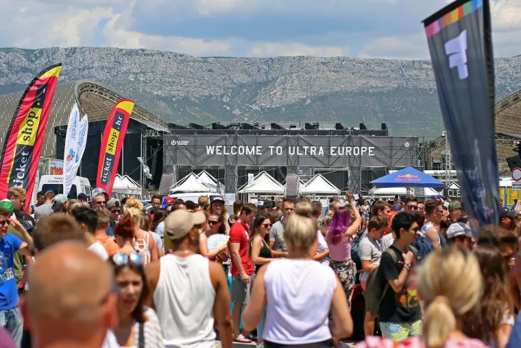 SPLIT - mnogobrojni posjetitelji pristižu pred stadion Poljud gdje večeras počinje prvi dan Ultra Europe festivala.