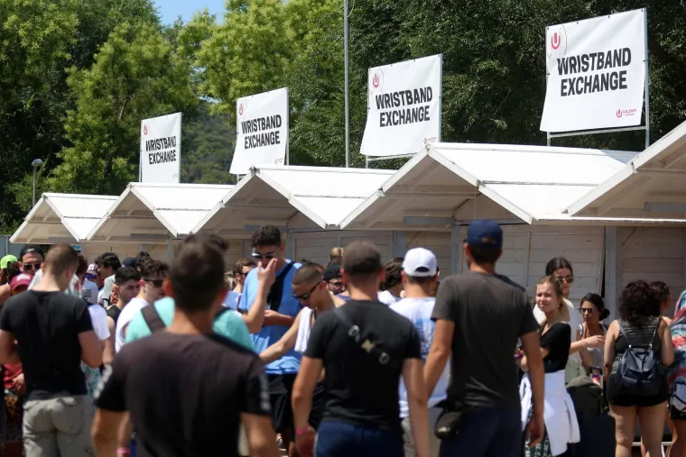 SPLIT - mnogobrojni posjetitelji pristižu pred stadion Poljud gdje večeras počinje prvi dan Ultra Europe festivala.