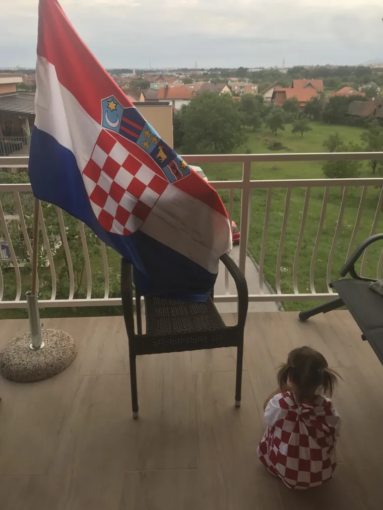 Navijajte s nama: Za Hrvatsku navijaj i službenu loptu nabijaj!