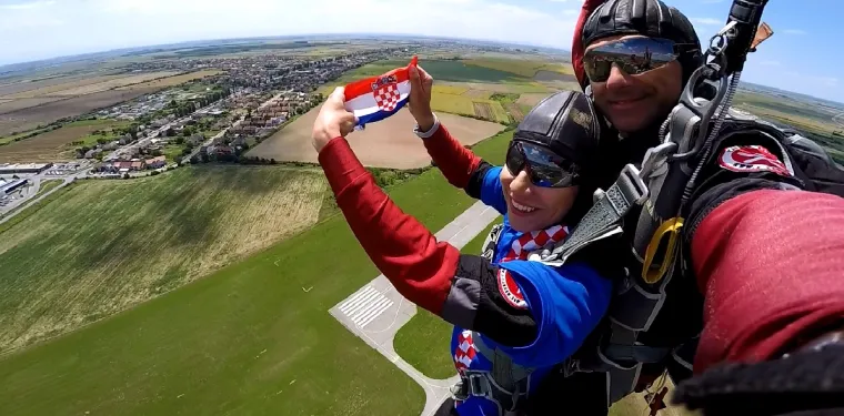 Navijajte s nama: Za Hrvatsku navijaj i službenu loptu nabijaj!