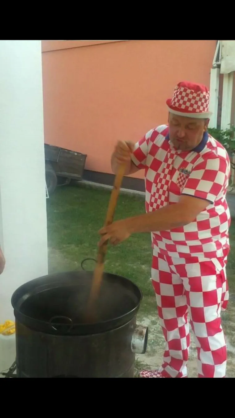Navijajte s nama: Za Hrvatsku navijaj i službenu loptu nabijaj!