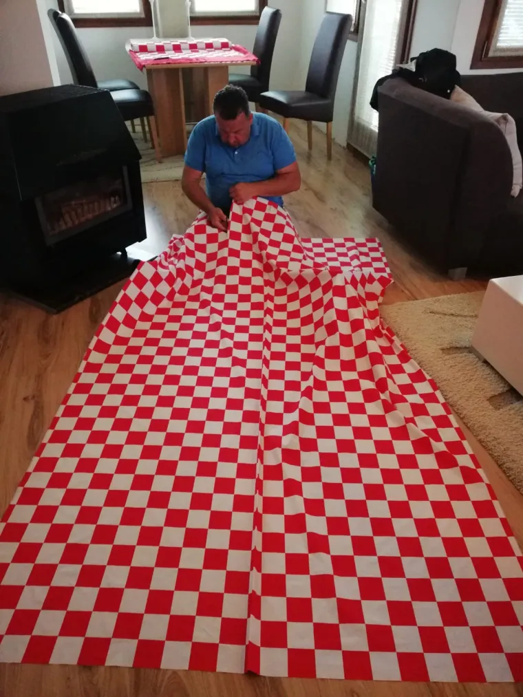 Navijajte s nama: Za Hrvatsku navijaj i službenu loptu nabijaj!