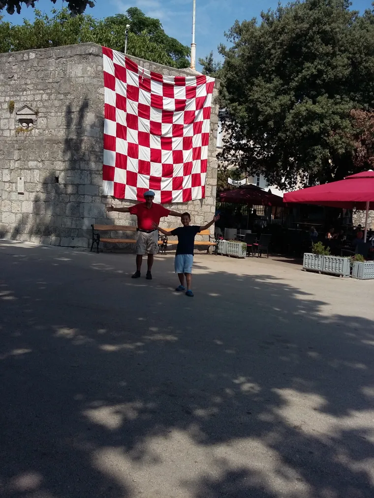 Navijajte s nama: Za Hrvatsku navijaj i službenu loptu nabijaj!