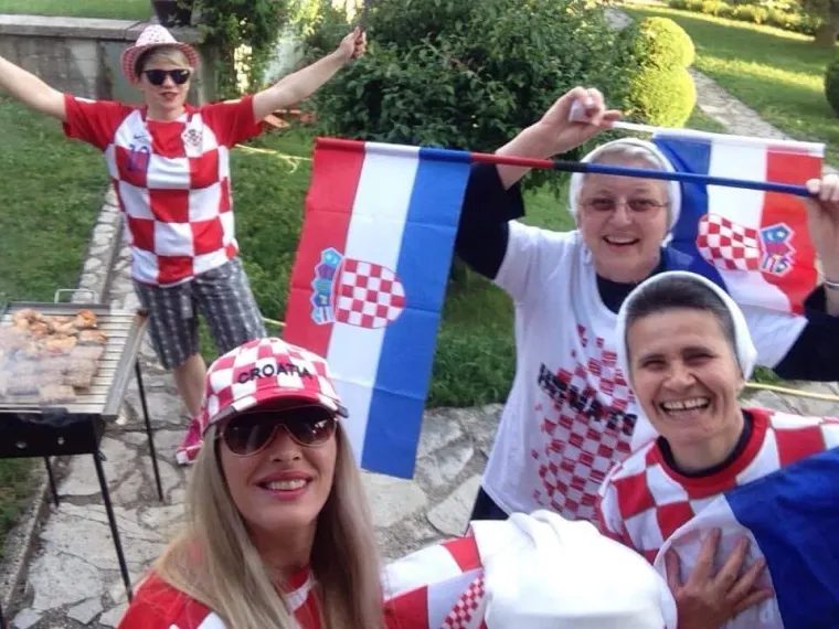 Navijajte s nama: Za Hrvatsku navijaj i službenu loptu nabijaj!