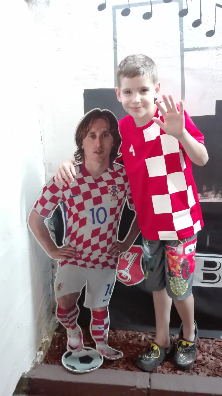 Navijajte s nama: Za Hrvatsku navijaj i službenu loptu nabijaj!