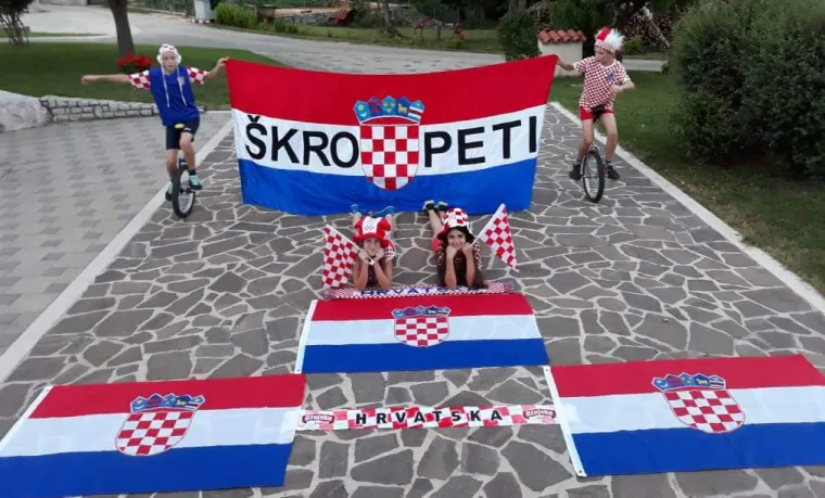 Navijajte s nama: Za Hrvatsku navijaj i službenu loptu nabijaj!