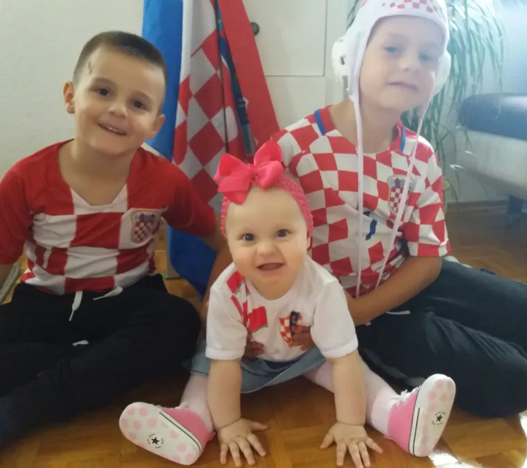 Navijajte s nama: Za Hrvatsku navijaj i službenu loptu nabijaj!