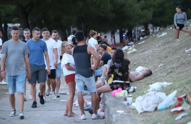 POSLJEDICE ULTRA FESTIVALA U SPLITU: Pogledajte prizore jutro nakon tulumarenja na Poljudu