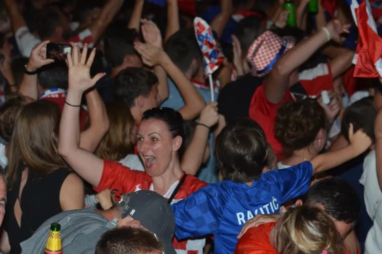 Pula - Hrvatska pobijedila Rusiju, slavlje na pulskom Forumu.