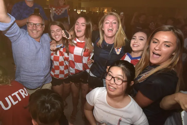 Zadar - U Na Forumu je organizirano pracenje utakmice Hrvatska - Rusija. Slavlje nakon pobjede. Photo: Dino Stanin/PIXSELL