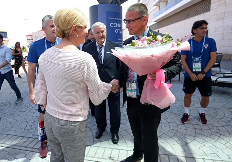 Predsjednica stigla u Soči podržati Vatrene: Pred kongresnim centrom je dočekali Dalić i Šuker