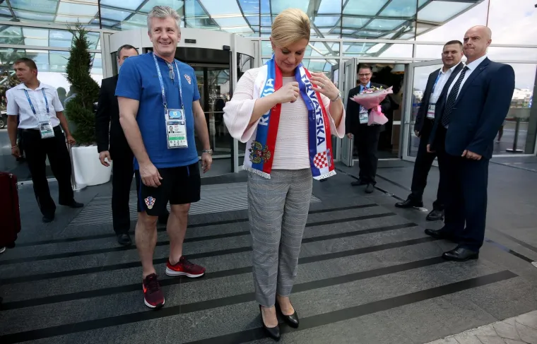 Predsjednica stigla u Soči podržati Vatrene: Pred kongresnim centrom je dočekali Dalić i Šuker