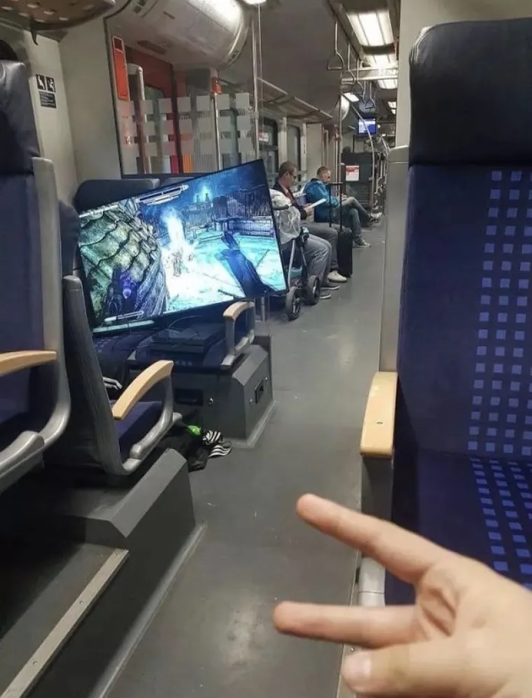 ŠTO SVE NEĆETE VIDJETI U PODZEMNOJ: Oni kao da ne žive na istom planetu