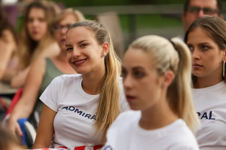 I OVE LJEPOTICE BODRE VATRENE: Finalistice izbora Miss sporta skinule višak odjeće i odjenule 'kockice'
