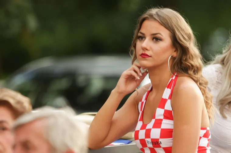 I OVE LJEPOTICE BODRE VATRENE: Finalistice izbora Miss sporta skinule višak odjeće i odjenule 'kockice'