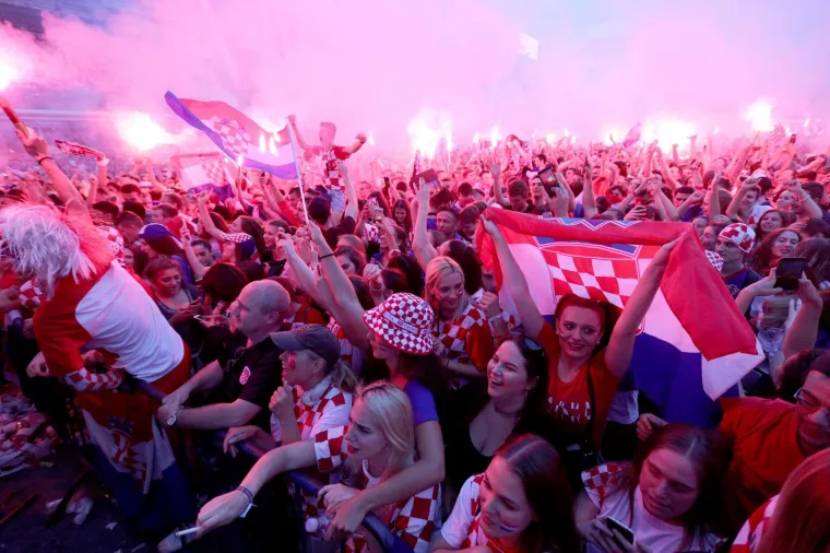 Na zagrebačkom glavnom trgu gore baklje