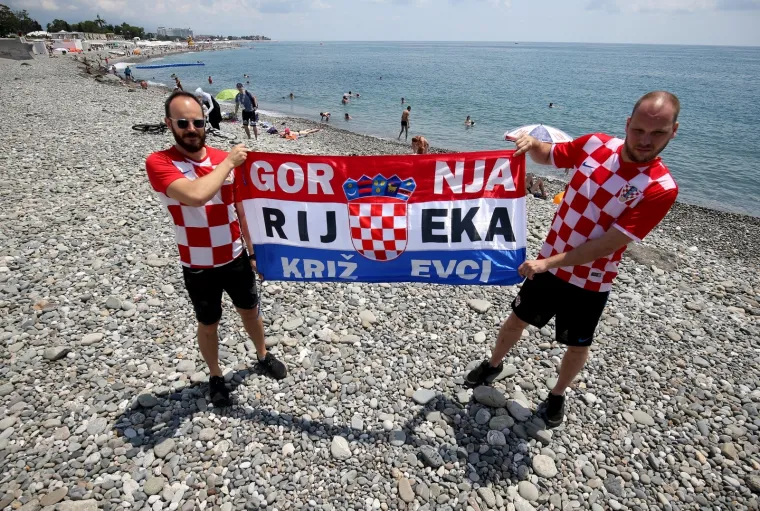 POGLEDAJTE KAKO SU HRVATSKI NAVIJAČI OSVOJILI SOČI: Do navečer bi ih moglo biti i 10 tisuća