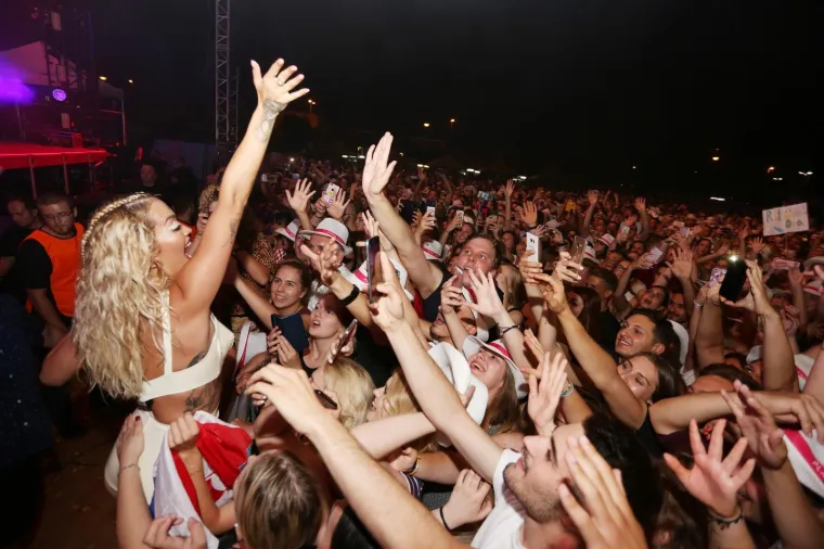 Rita Ora je odu&scaron;evila publiku na Rise Up Festivalu u Poreču