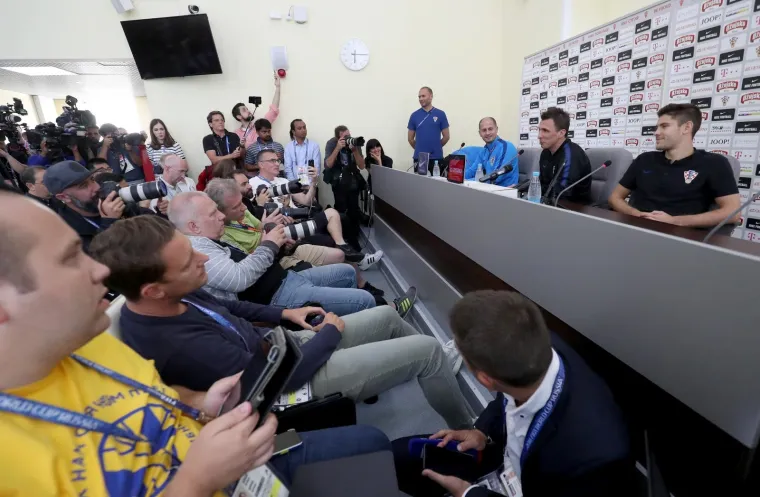 PRESICA VATRENIH U MOSKVI: Mandžukić i Kramarić odgovarali na novinarska pitanja