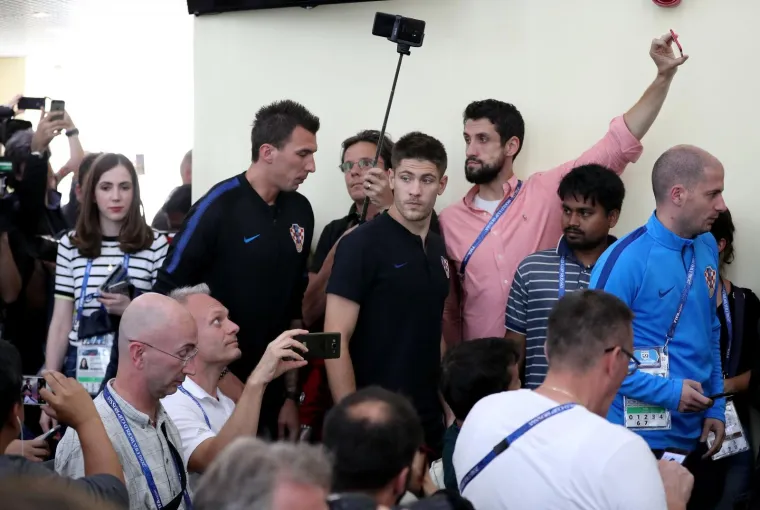 PRESICA VATRENIH U MOSKVI: Mandžukić i Kramarić odgovarali na novinarska pitanja