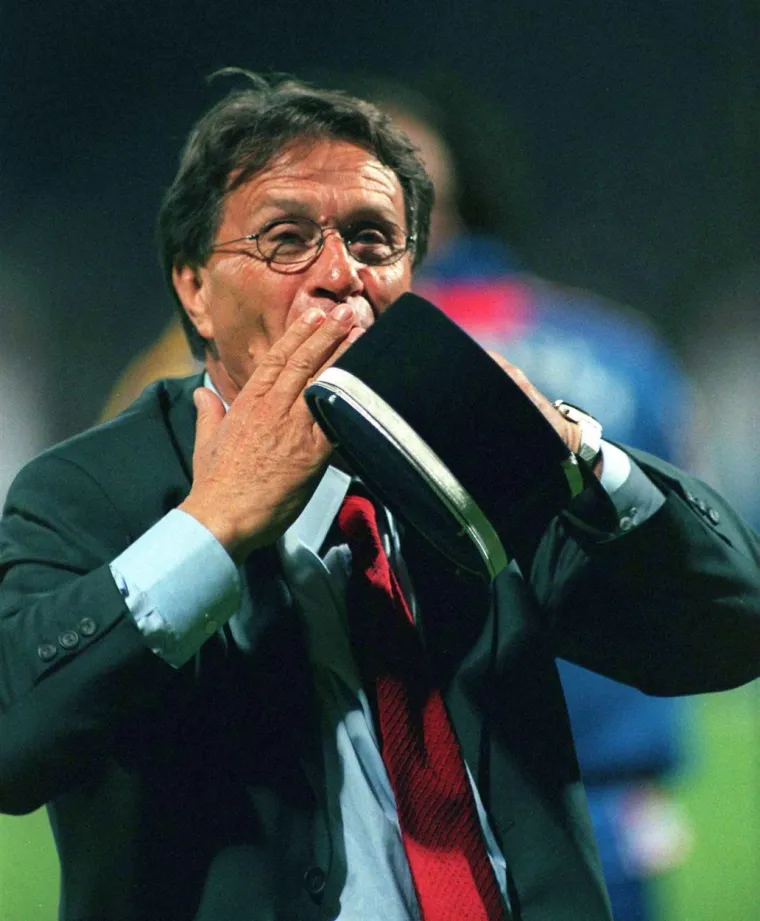 Iako poznat u javnosti kao trener Ćiro je bio i nogometaš. Svoju je nogometnu karijeru započeo 1954. godine u travničkom klubu &quot;Bratstvo&quot;. Potom se preselio nakratko u Dinamo, 1955. odlazi u Lokomotivu, a zatim se vraća u Bosnu i Hercegovinu, u Sarajevo, gdje igra do 1958. godine. U Hrvatsku se vratio 1958. godine, ali ovoga puta u Rijeku, gdje je igrao sve do 1961. godine. Potom godinu dana igra za švicarski nogometni klub Sion, a prvo mjesto trenera dobio je u niželigašu FC Vevey.