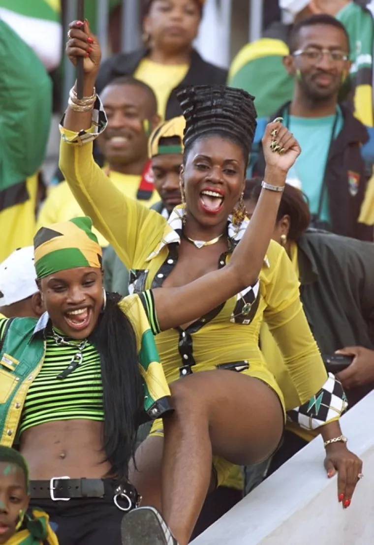 Ono je ubrzo dosegnulo vrhunac kada su na tribinama vidjeli jamajčansku navijačicu koju bismo lako mogli prozvati Larissom Riquelme 90-ih.