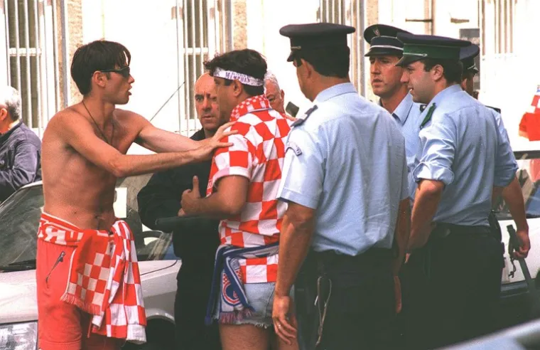 Kako se i utakmica osmine finala s Rumunjskom igrala u Bordeauxu, a poznavajući na&scaron;e navijače, jednostavno je moralo doći do sitnih ko&scaron;kanja s tamo&scaron;njom policijom.