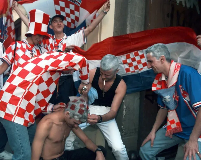 Navijači su se pobrinuli za show na pari&scaron;kim ulicama.