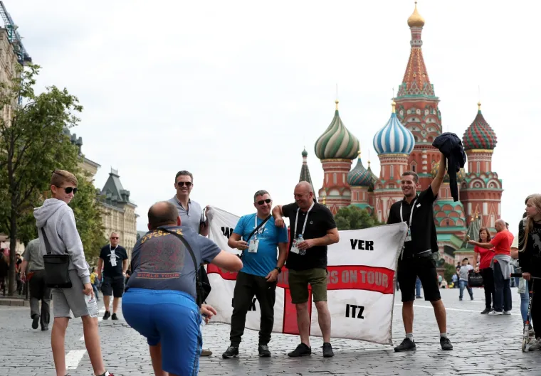 Vesela atmosfera u Moskvi dan prije polufinalne utakmice SP između Hrvatske i Engleske