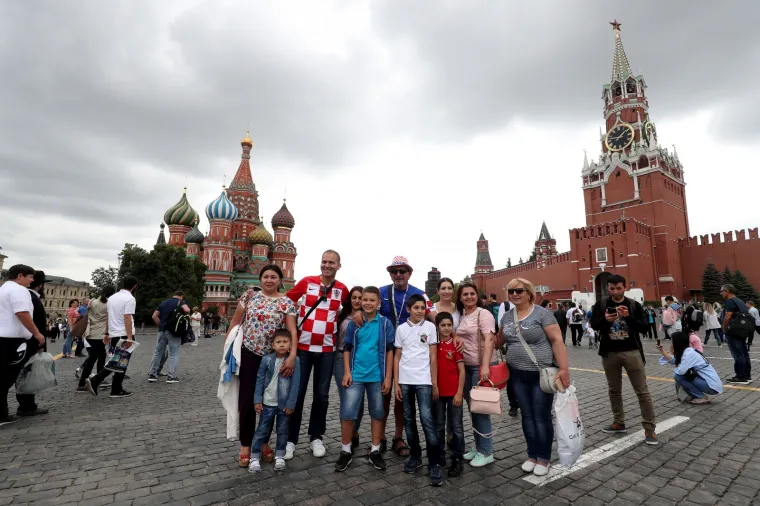Vesela atmosfera u Moskvi dan prije polufinalne utakmice SP između Hrvatske i Engleske