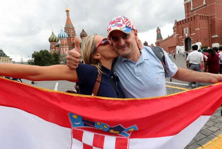 Vesela atmosfera u Moskvi dan prije polufinalne utakmice SP između Hrvatske i Engleske