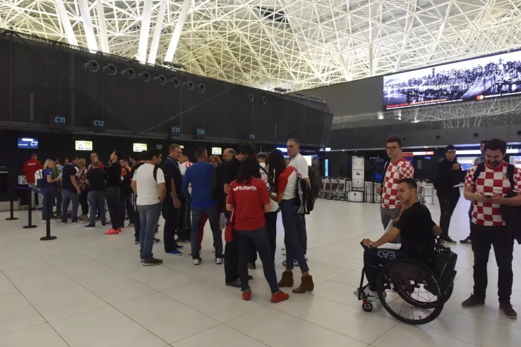 VELIKA GUŽVA NA 'FRANJI TUĐMANU': Vatreni će imati glasnu podr&scaron;ku, u Moskvu otputovali ministar Pavić, Tomo Horvatinčić...