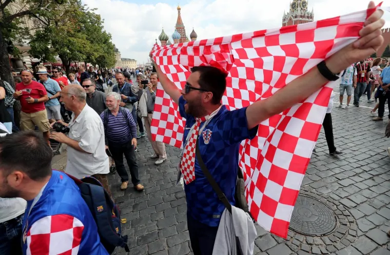 VATRENA ATMOSFERA U MOSKVI: Raspoloženi hrvatski navijači okupirali Crveni trg