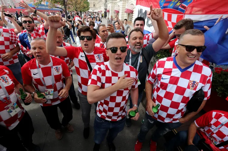 VATRENA ATMOSFERA U MOSKVI: Raspoloženi hrvatski navijači okupirali Crveni trg