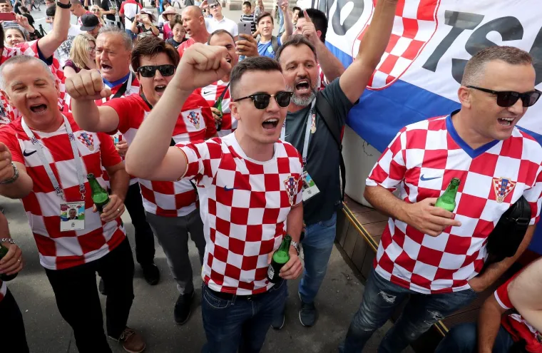 VATRENA ATMOSFERA U MOSKVI: Raspoloženi hrvatski navijači okupirali Crveni trg