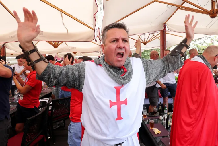 VATRENA ATMOSFERA U MOSKVI: Raspoloženi hrvatski navijači okupirali Crveni trg